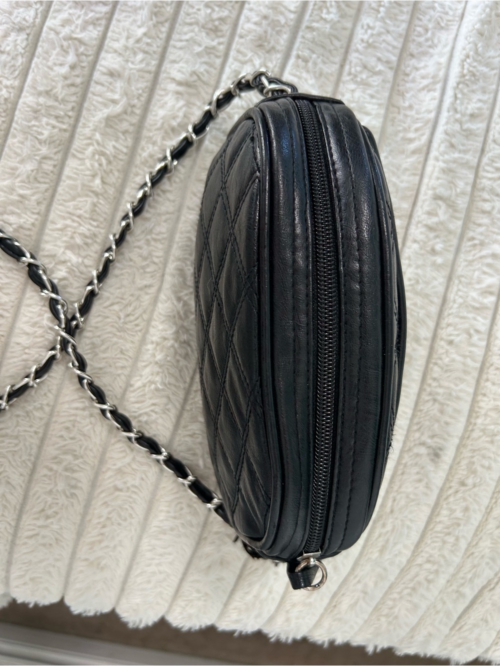 Remo Crossbody Bag with Chain Strap - Picture 2 of 10